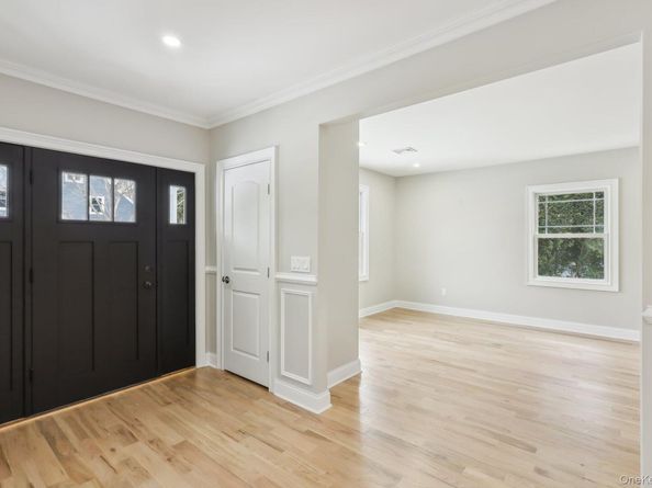 12 Shepherd Street, Rockville Centre NY 11570