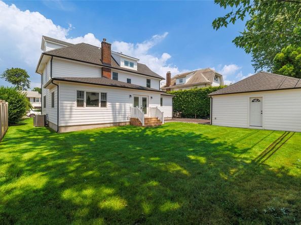 12 Shepherd Street, Rockville Centre NY 11570