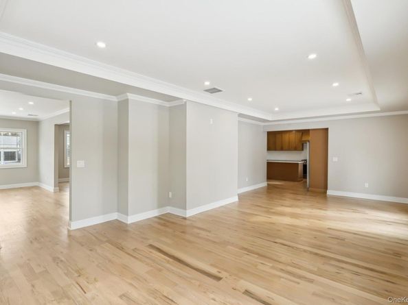 12 Shepherd Street, Rockville Centre NY 11570