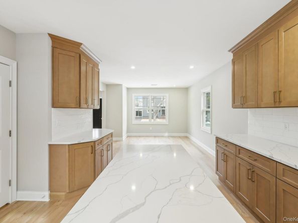 12 Shepherd Street, Rockville Centre NY 11570