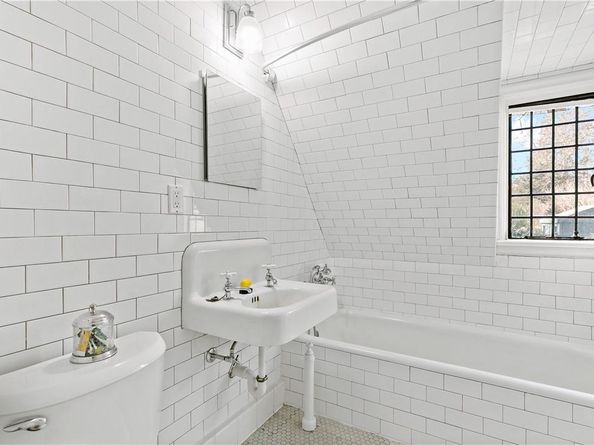 31 Old Army Road, Scarsdale NY 10583