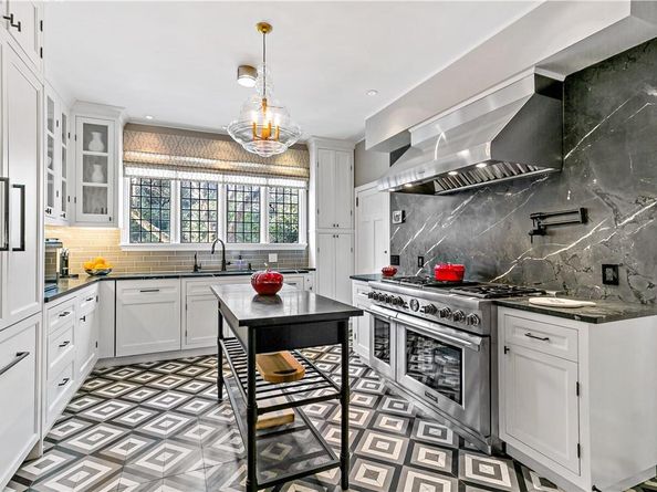 31 Old Army Road, Scarsdale NY 10583