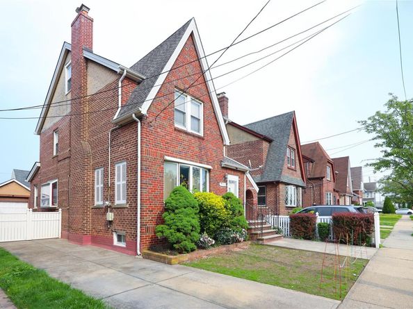 95-15 243rd Street, Floral Park NY 11001