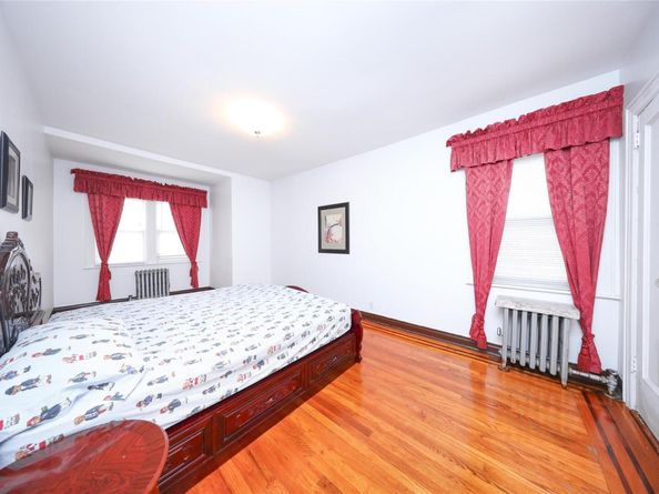 95-15 243rd Street, Floral Park NY 11001