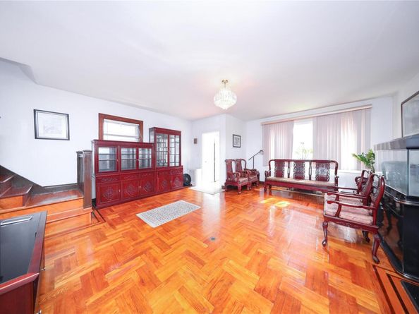 95-15 243rd Street, Floral Park NY 11001