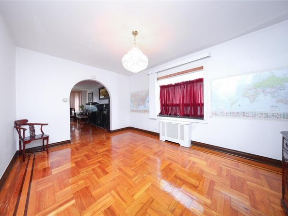 95-15 243rd Street, Floral Park NY 11001
