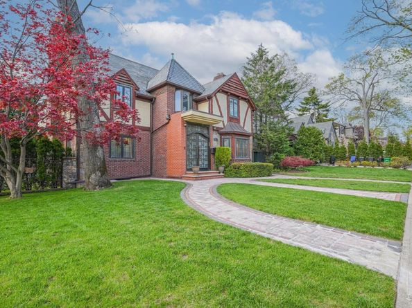 186-03 Chevy Chase Street, Jamaica Estates NY 11432