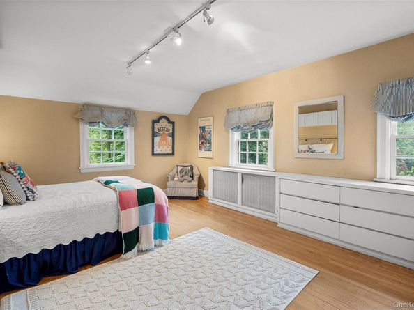 26 Bradford Road, Scarsdale NY 10583