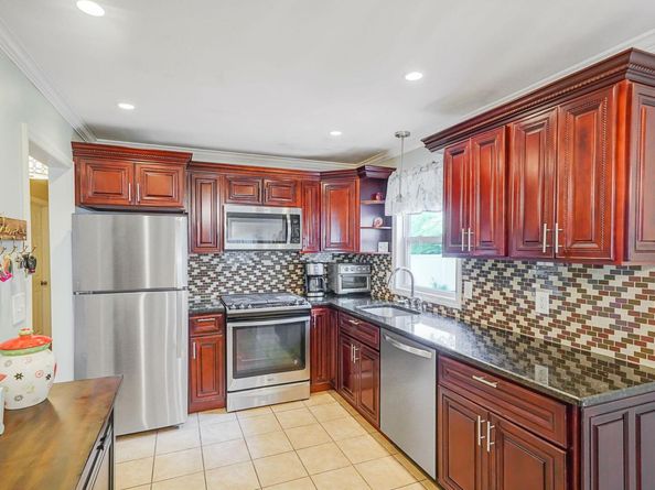 53 1st Street, Brentwood NY 11717