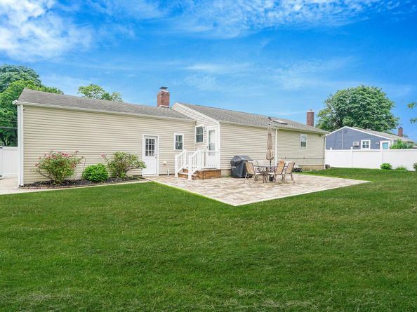 53 1st Street, Brentwood NY 11717