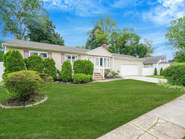 53 1st Street, Brentwood NY 11717