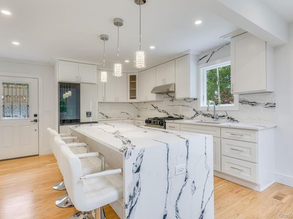 1 Lynnwood Court, Hampton Bays NY 11946