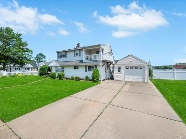 190 Meridian Road, Levittown NY 11756