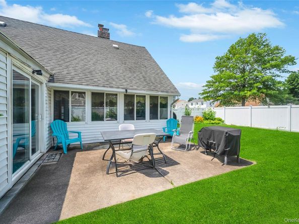 190 Meridian Road, Levittown NY 11756