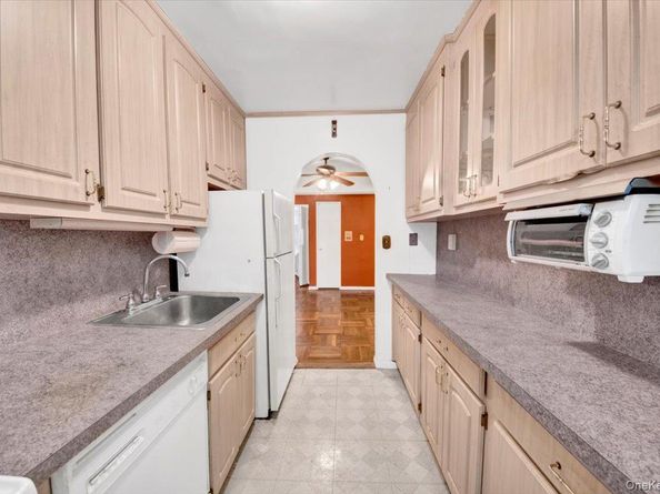 277 Bronx River Road 4L, Yonkers NY 10704