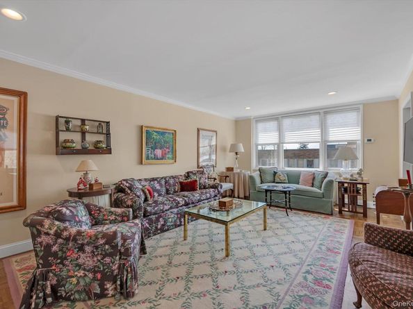 1390 Broadway 222, Hewlett NY 11557