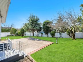 54 Felicia Court, Plainview NY 11803