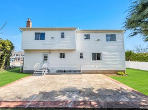 54 Felicia Court, Plainview NY 11803