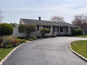 212 Matthews Road, Oakdale NY 11769