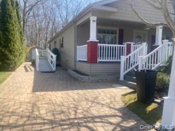 1661 Old Country Road 516, Riverhead NY 11901
