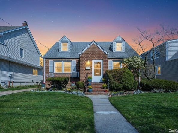 10 Dorothy Place, Lynbrook NY 11563