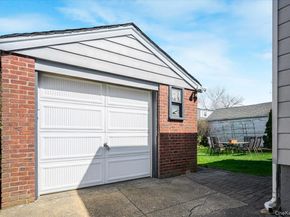 10 Dorothy Place, Lynbrook NY 11563