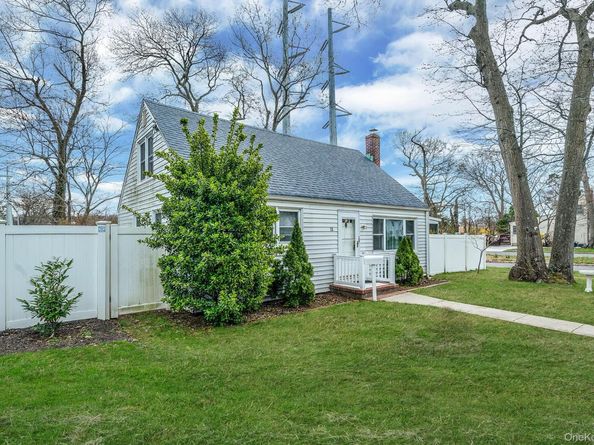 23 Lakewood Avenue, Ronkonkoma NY 11779