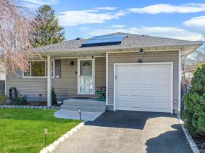 7 Hollywood Drive, Shirley NY 11967