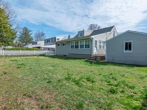 61 Dosoris Lane, Glen Cove NY 11542