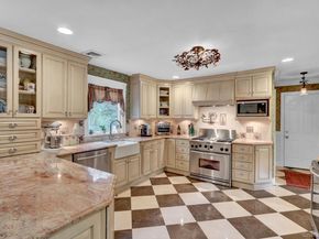 5 Merlin Lane, East Setauket NY 11733