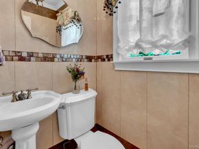 5 Merlin Lane, East Setauket NY 11733