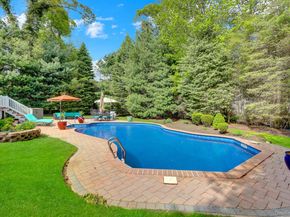5 Merlin Lane, East Setauket NY 11733