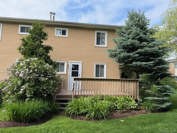 40 Town House Drive, Massapequa Park NY 11762