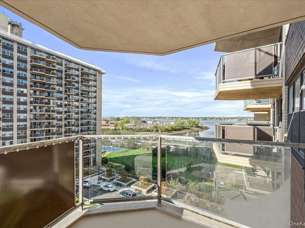 18-05 215th Street 8B, Bayside NY 11360