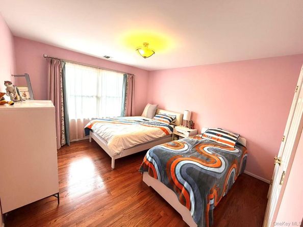 122 Walker Road, Mineola NY 11501