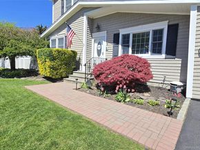 3 Martin Place, Farmingville NY 11738
