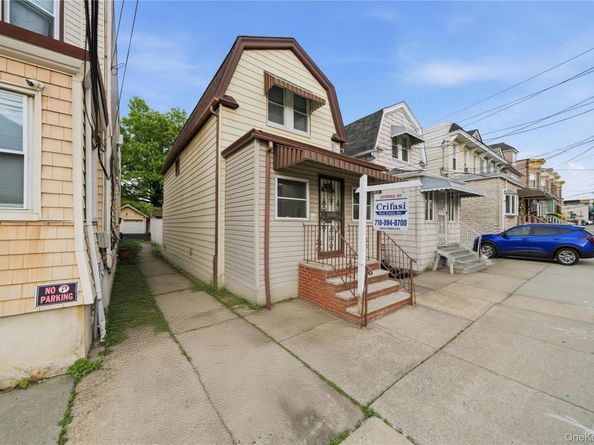 6661 74th Street, Middle Village NY 11379