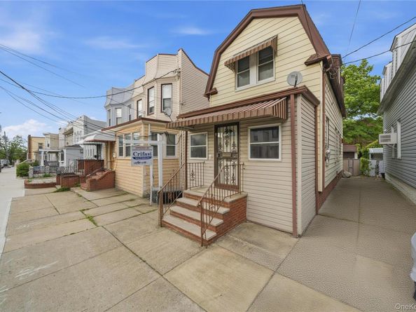 6661 74th Street, Middle Village NY 11379