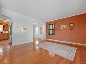 38 Irving Lane, New Hyde Park NY 11040