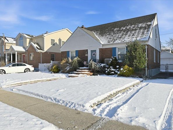 38 Irving Lane, New Hyde Park NY 11040