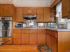 38 Irving Lane, New Hyde Park NY 11040