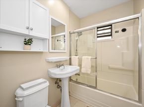 25 Elizabeth Street 2F, Farmingdale NY 11735