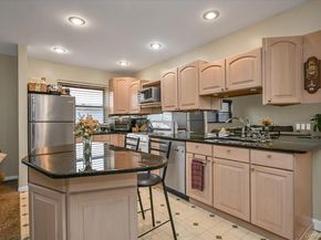 25 Elizabeth Street 2F, Farmingdale NY 11735