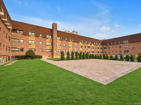 25 Elizabeth Street 2F, Farmingdale NY 11735