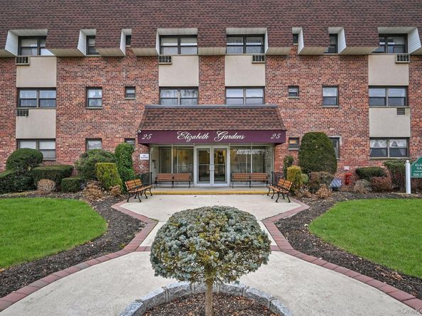 25 Elizabeth Street 2F, Farmingdale NY 11735