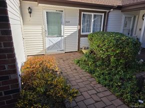 504 Gotham Court N, Saint James NY 11780