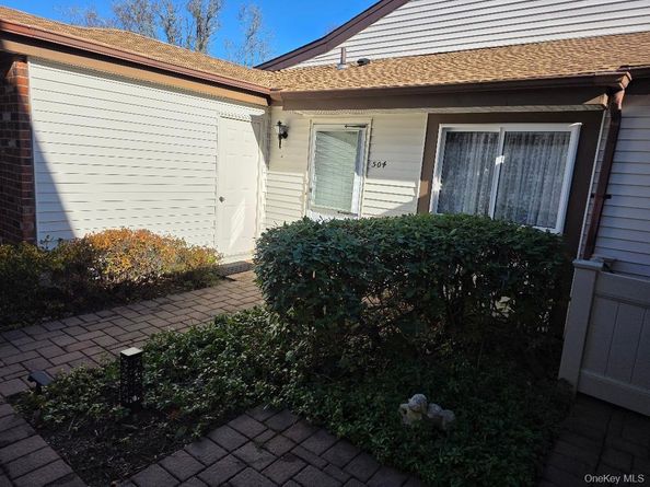 504 Gotham Court N, Saint James NY 11780