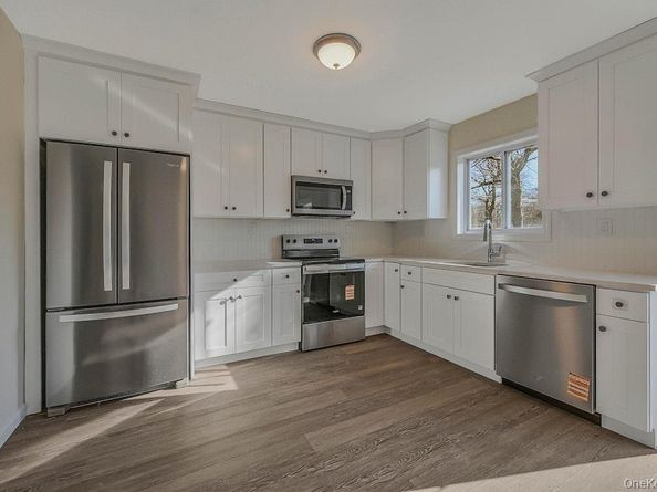 4 Park Lane, Middle Island NY 11953