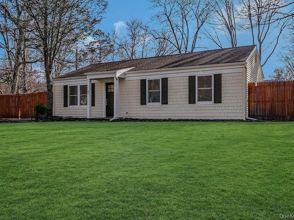 4 Park Lane, Middle Island NY 11953