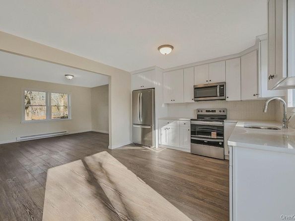 4 Park Lane, Middle Island NY 11953